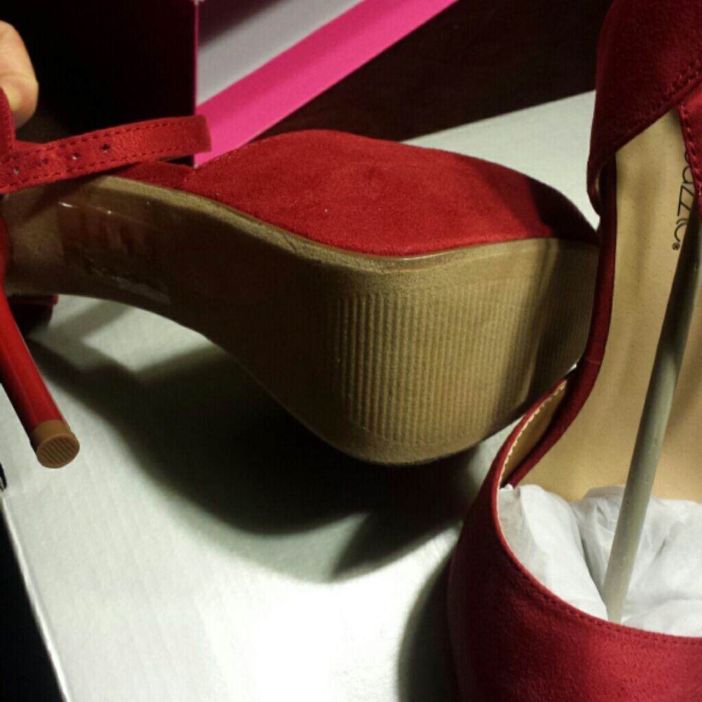 Red heels - Picture 3 of 3